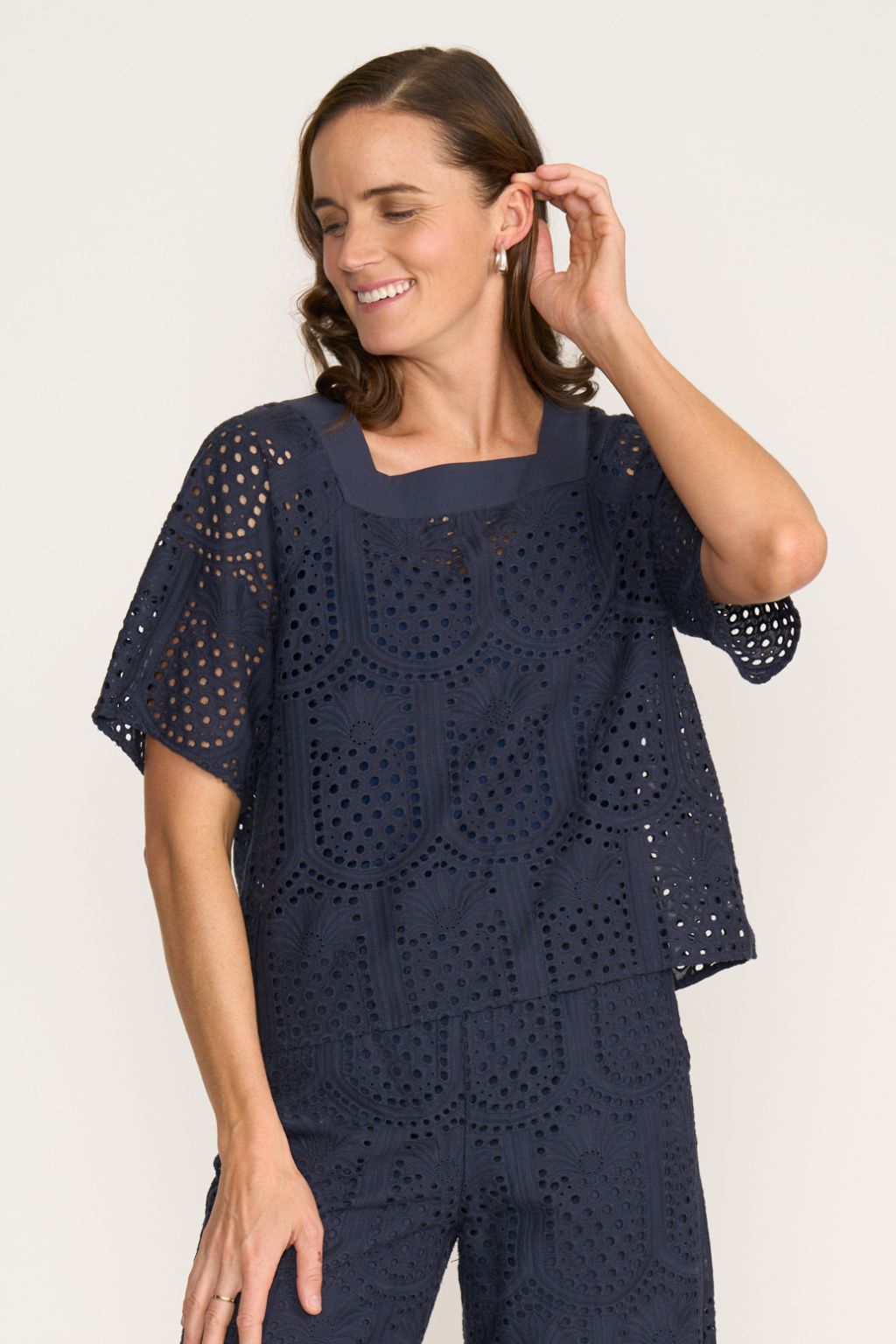 Juicy Details Top – Navy Pineapple