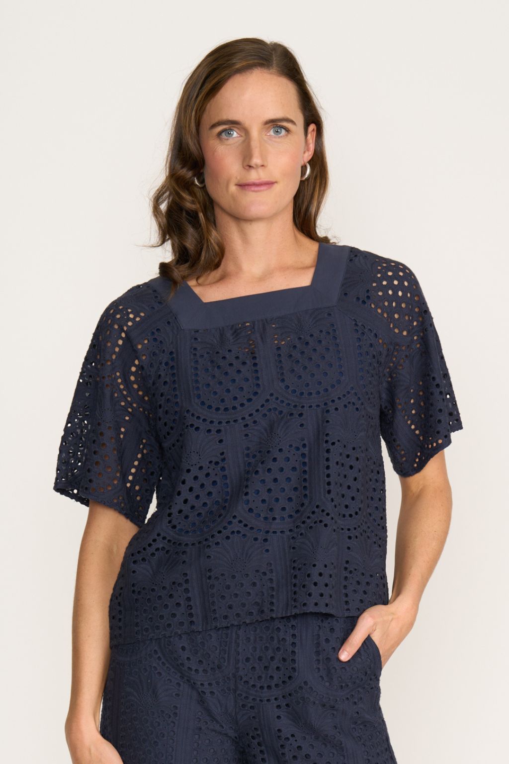 Juicy Details Top – Navy Pineapple