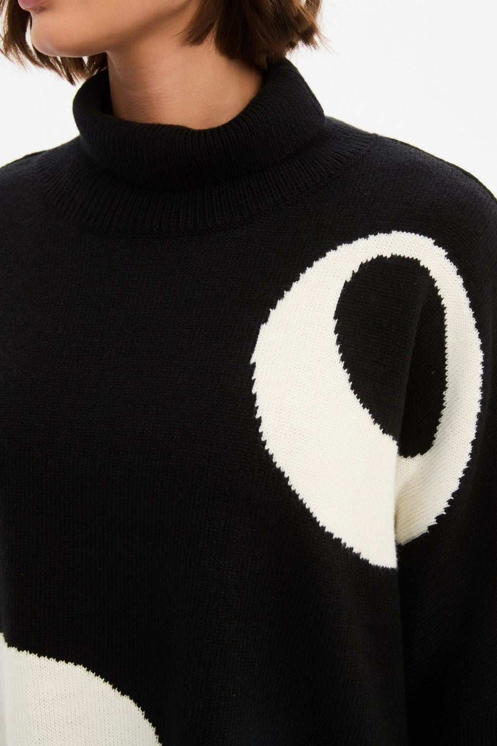 Retro Circle Print Knit - Black/Cream