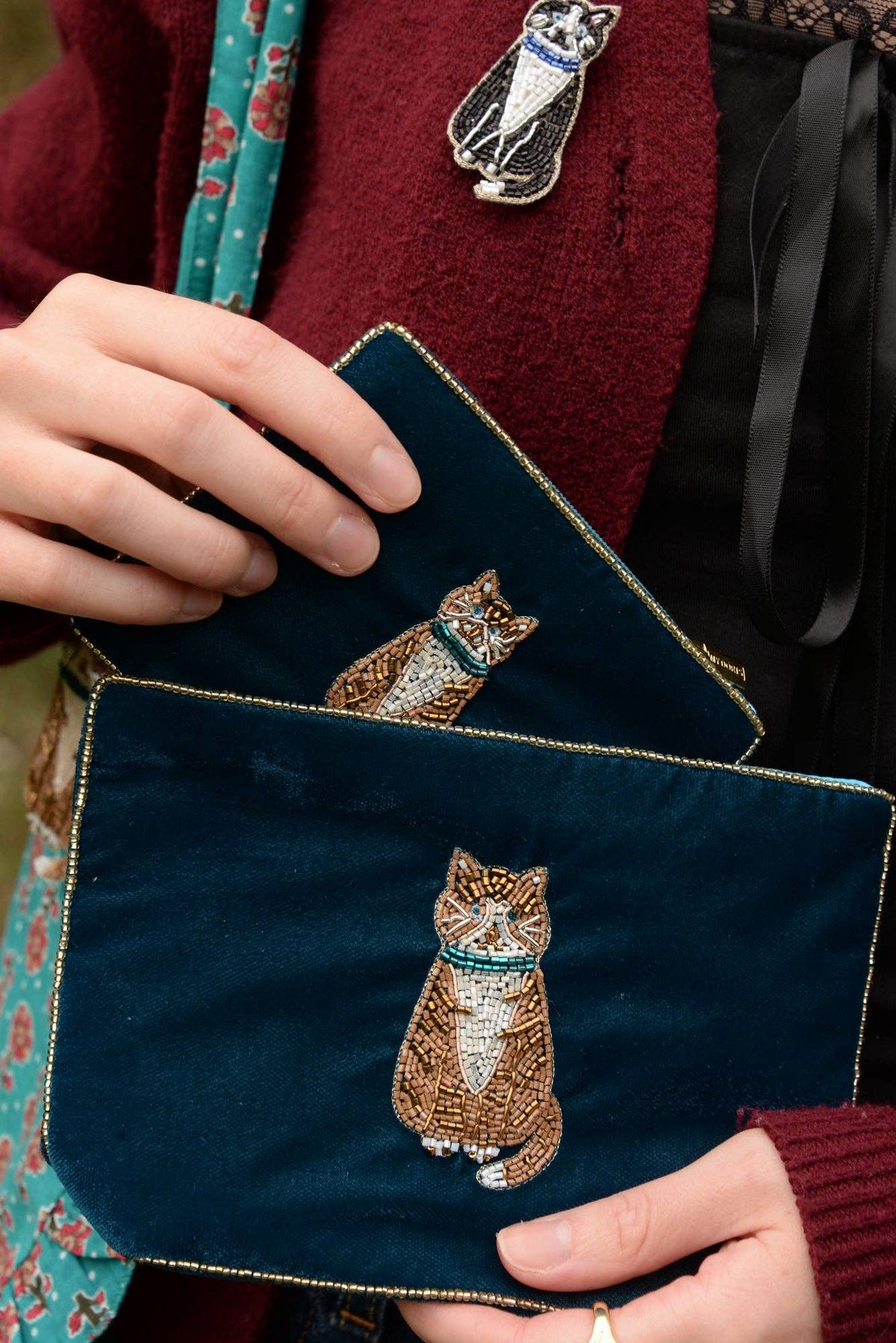 TABBY CAT ON DARK TEAL SMALL POUCH
