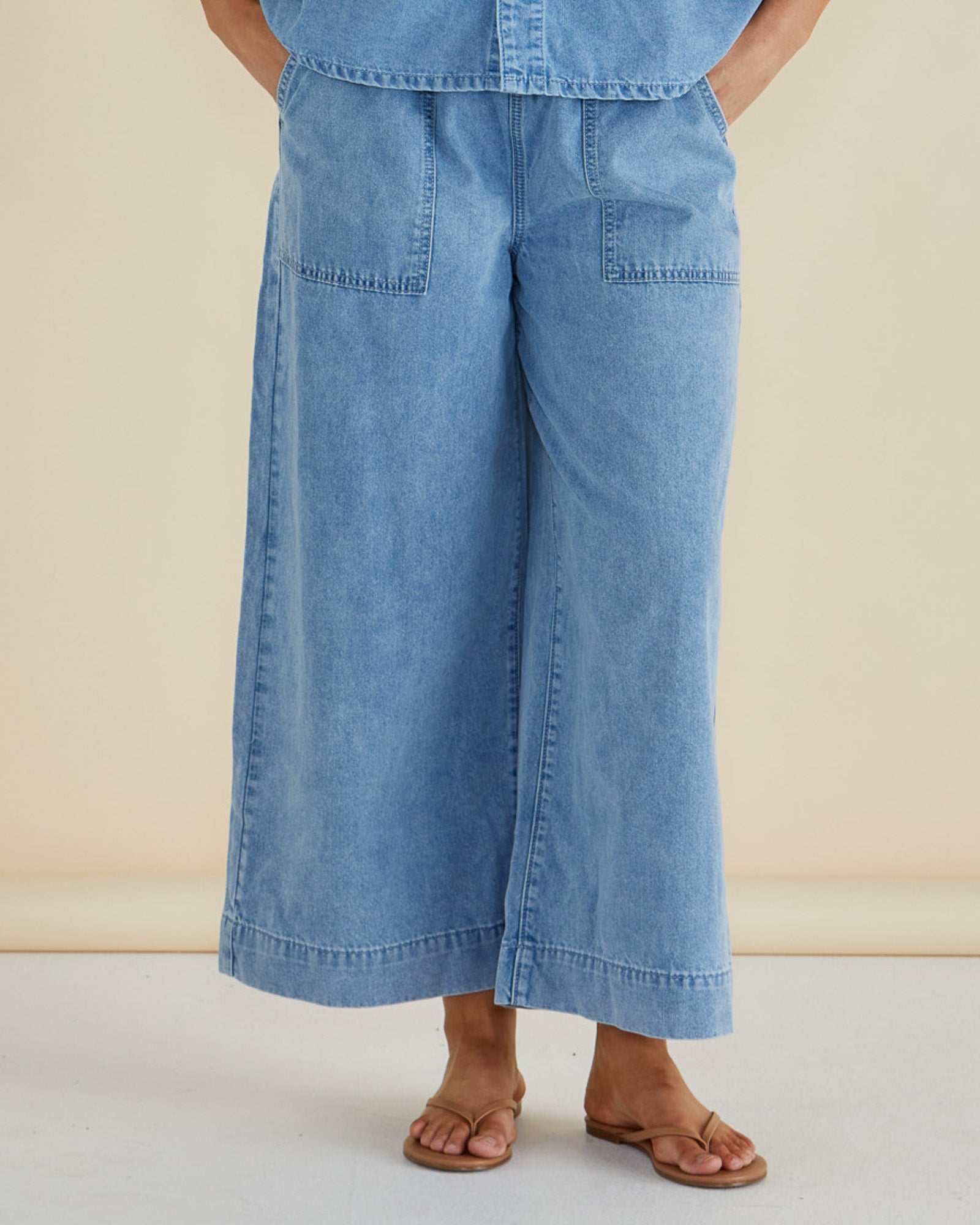 Saffra Relax Leg Jean - Medium Wash