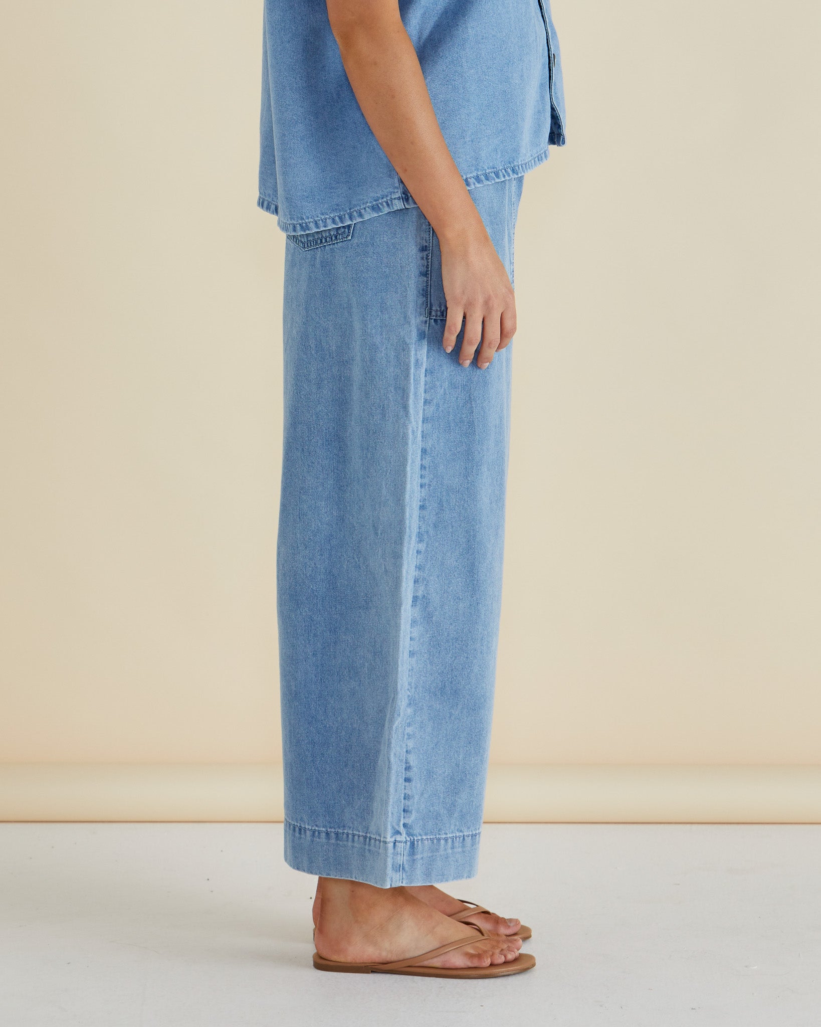 Saffra Relax Leg Jean - Medium Wash
