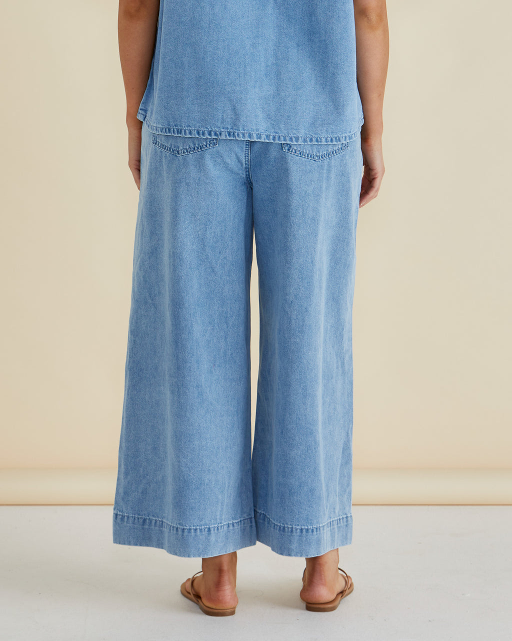 Saffra Relax Leg Jean - Medium Wash