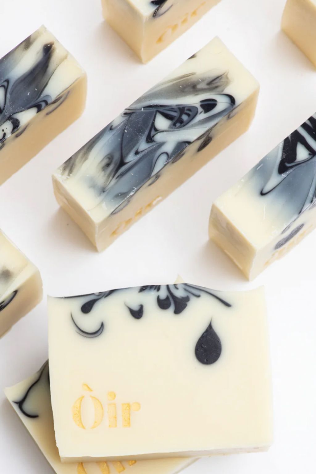 Cedarwood, clary sage, rose geranium, vetiver hand & body soap