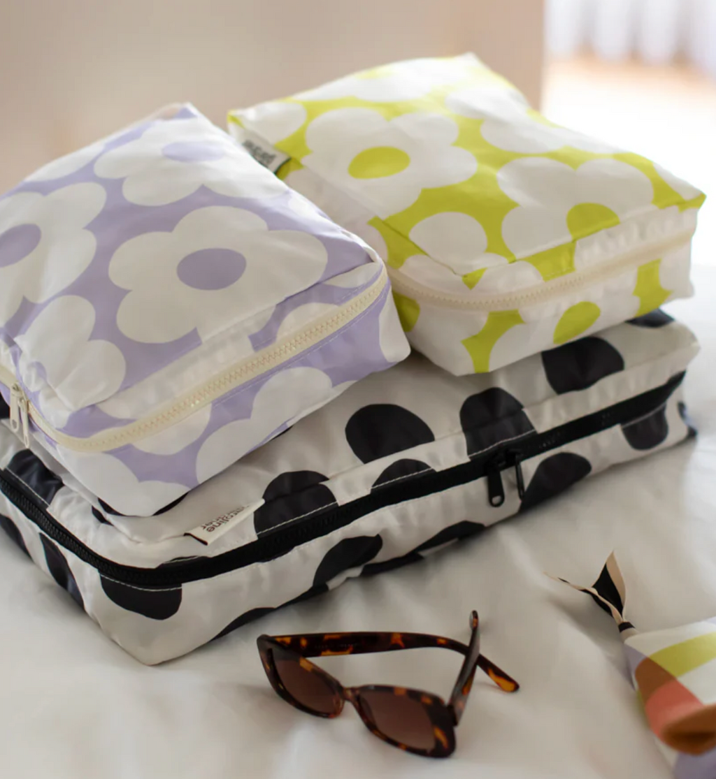 Mono spot/flowers set of 3 packing cubes