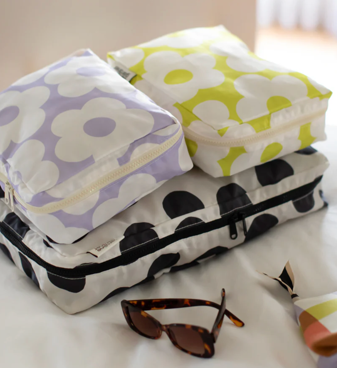 Mono spot/flowers set of 3 packing cubes
